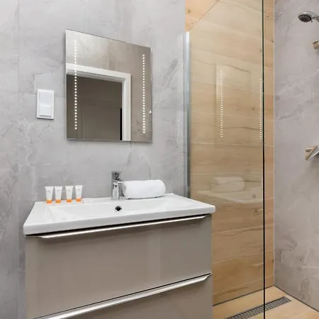 Chrobrego By Renters Apartment *